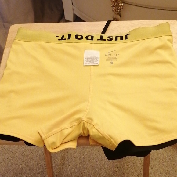 Nike  unisex Dry fit, Just do it slogan ,  black  shorts, yellow shorts size L - Picture 9 of 10